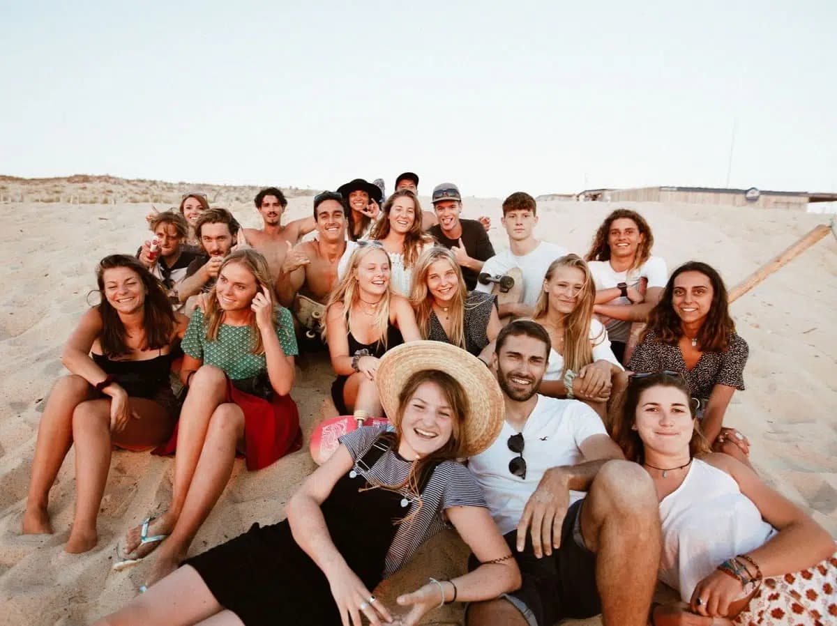 Groupe du camp au coucher de soleil